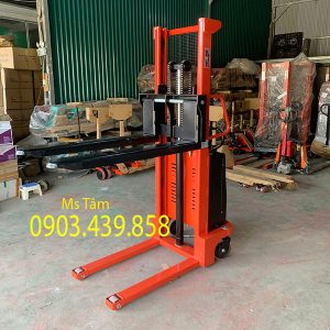 xe nâng bán tự động