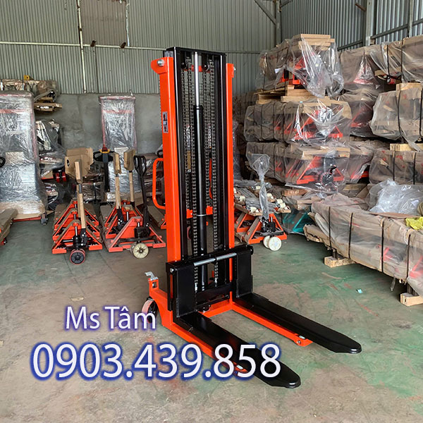 xe nâng tay cao 2 tấn 