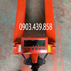 xe nâng có gắn cân