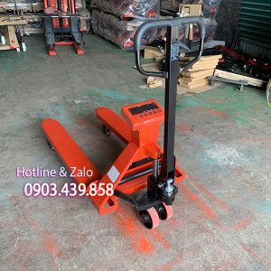 xe nâng tay tích hợp cân