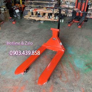 xe nâng tay có gắn cân 2500kg